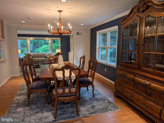 Chandelier, Dining room, Interior, Recessed Lighting, Wood Texture Flooring