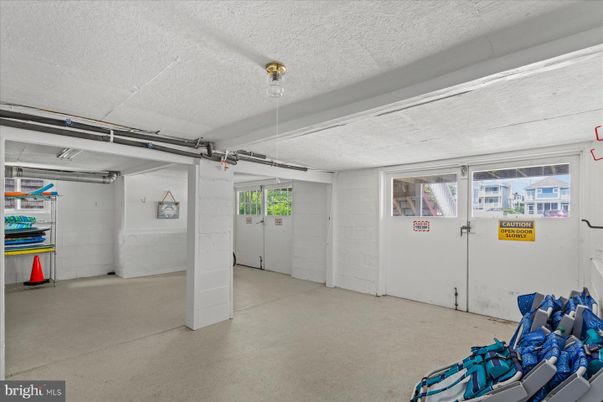 Garage, Interior
