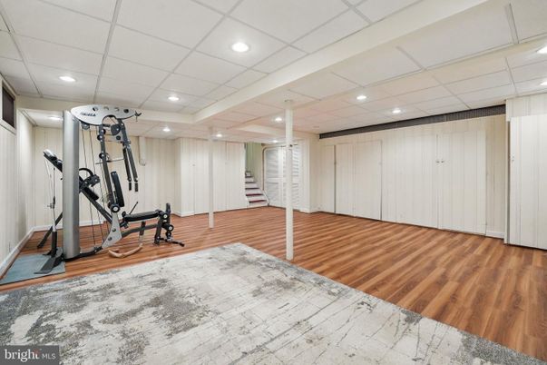 Fitness Equipment, Interior, Recessed Lighting, Wood Texture Flooring