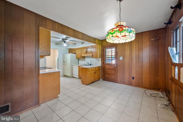 Interior, Kitchen, Pendant Lights, Wooden Walls