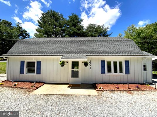 Exterior, Facade, Cape Cod