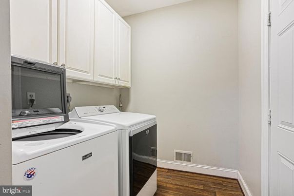 Interior, Washer, Wood Texture Flooring