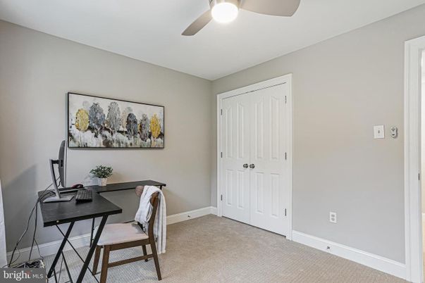Home Office, Interior