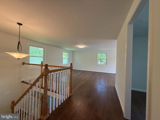 Interior, Pendant Lights, Wood Texture Flooring