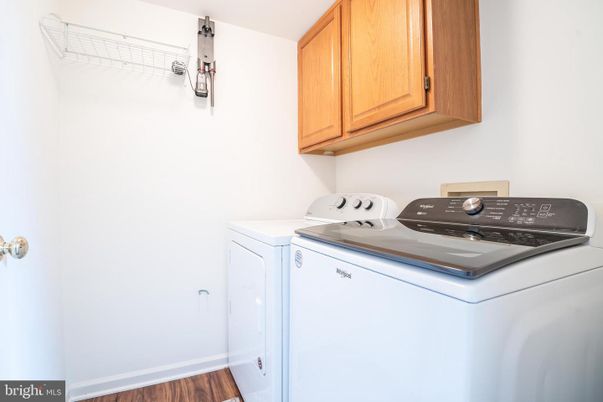 Interior, Washer, Wood Texture Flooring