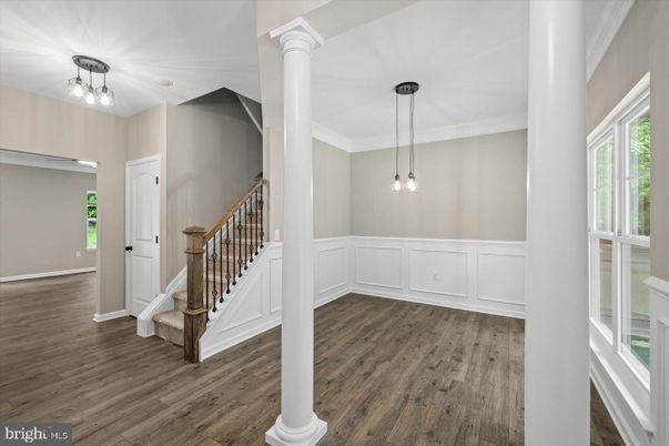 Interior, Pendant Lights, Wood Texture Flooring
