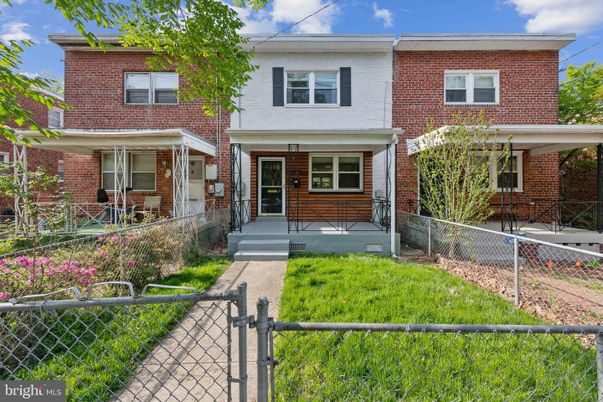 Exterior, Facade, Brick Facade, Rowhouse