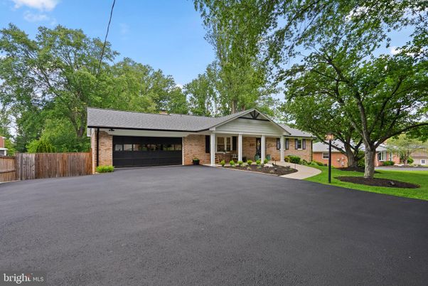 Attached, Exterior, Facade, Brick Facade, Ranch