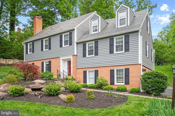 Exterior, Facade, Brick Facade, Raised Ranch
