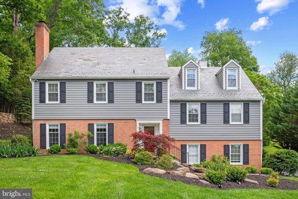 Exterior, Facade, Brick Facade, Raised Ranch