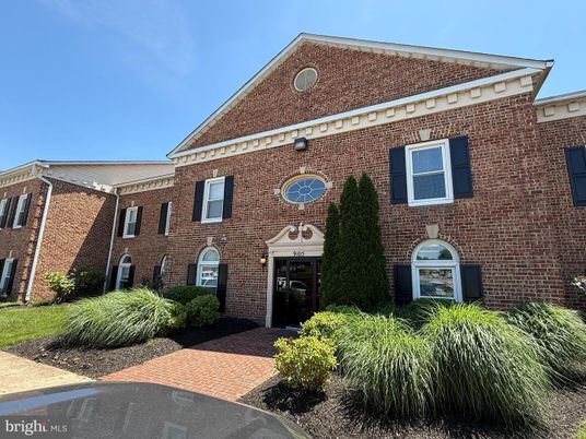 Exterior, Facade, Brick Facade, Georgian