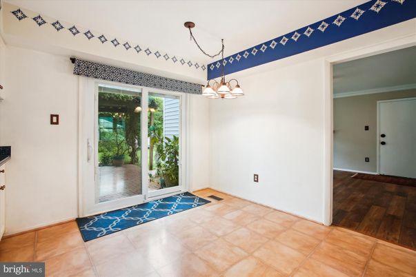 Chandelier, Empty room, Interior, Pendant Lights, Wood Texture Flooring