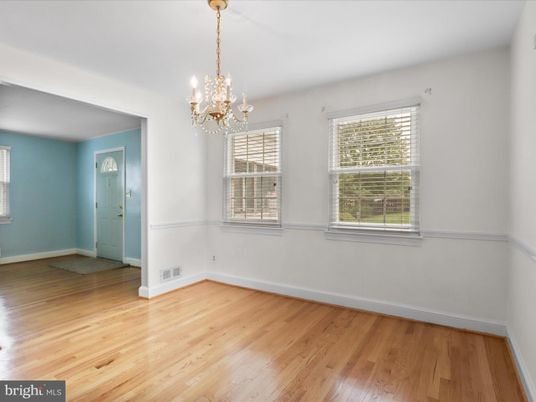 Chandelier, Empty room, Interior, Wood Texture Flooring