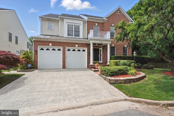 Attached, Exterior, Facade, Brick Facade, Rowhouse