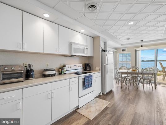 Dining room, Interior, Kitchen, Recessed Lighting, Water, Wood Texture Flooring