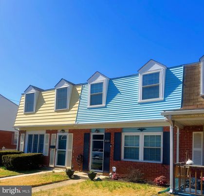 Exterior, Facade, Brick Facade, Cape Cod
