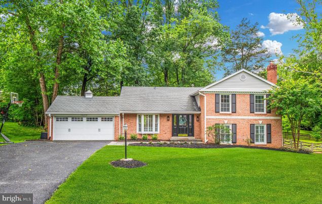 Attached, Exterior, Facade, Brick Facade, Ranch