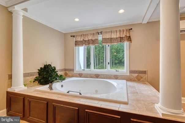 Bathroom, Interior, Recessed Lighting, Tile Countertops