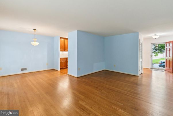 Chandelier, Empty room, Interior, Wood Texture Flooring