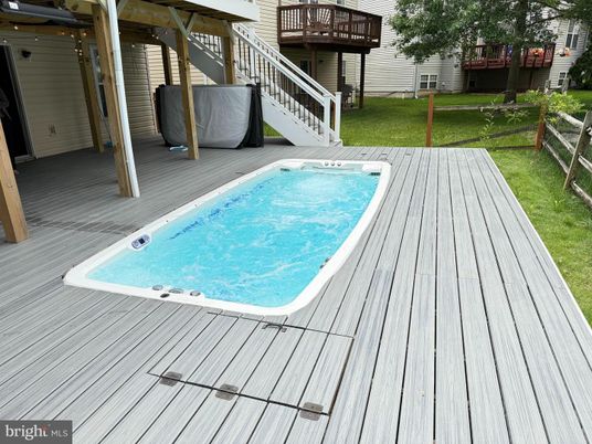 Exterior, Hot Tub, Pool