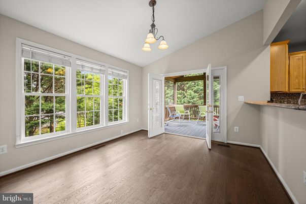 Empty room, Interior, Pendant Lights, Wood Texture Flooring