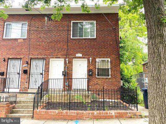 Exterior, Facade, Brick Facade, Rowhouse