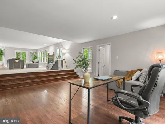 Home Office, Interior, Recessed Lighting, Wood Texture Flooring
