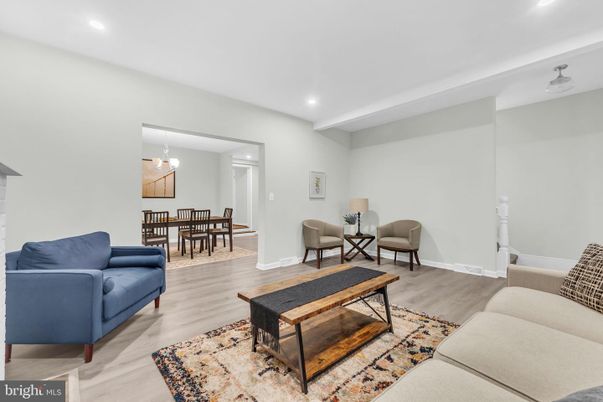 Dining room, Interior, Living room, Pendant Lights, Recessed Lighting, Wood Texture Flooring