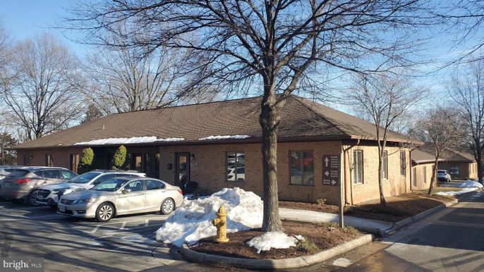 Exterior, Facade, Brick Facade, Cape Cod