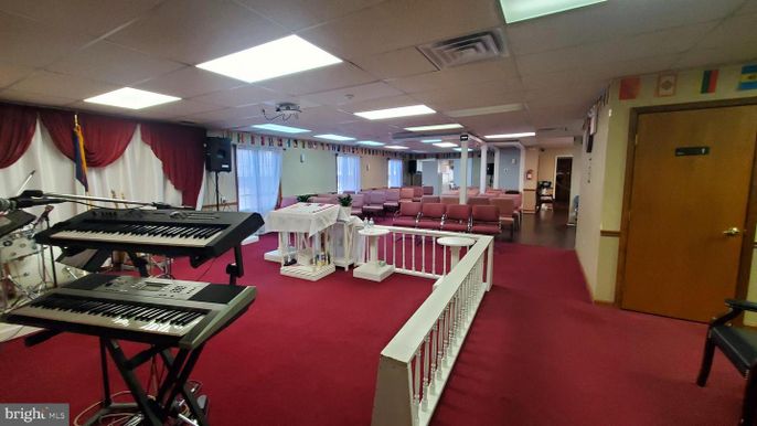 Interior, Piano, Recessed Lighting