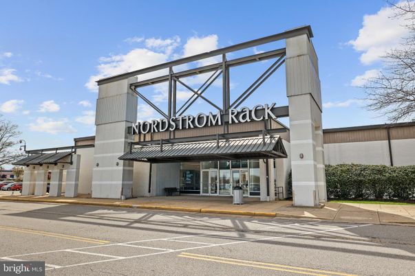 Exterior, Facade, Modern