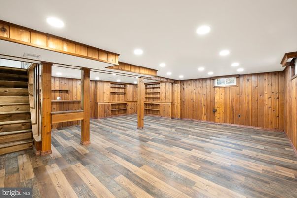 Empty room, Interior, Recessed Lighting, Wood Texture Flooring, Wooden Walls