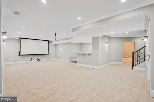 Empty room, Interior, Pendant Lights, Projection Screen, Recessed Lighting