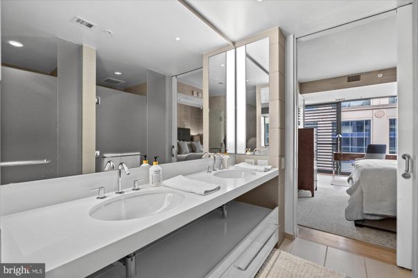 Bathroom, Dual Sink Vanities, Interior, Recessed Lighting
