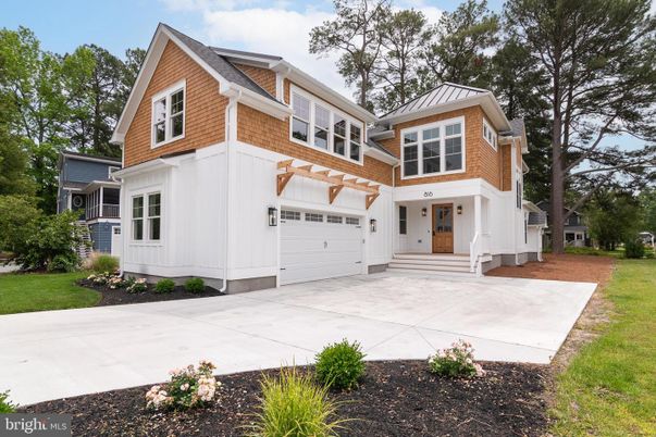 Attached, Exterior, Facade, Farmhouse