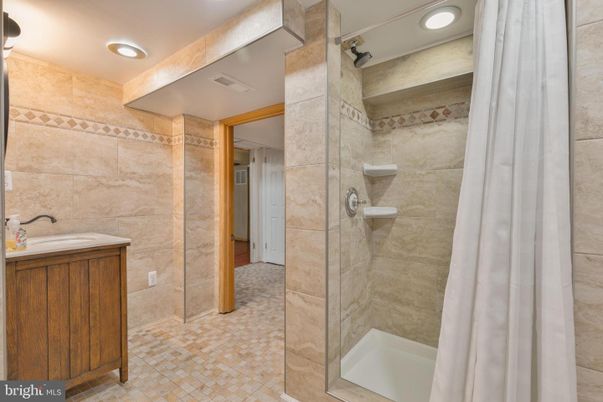 Bathroom, Interior, Recessed Lighting