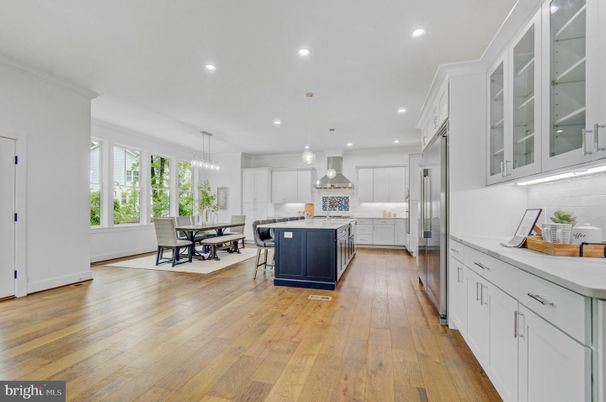 Chandelier, Dining room, Interior, Kitchen, Pendant Lights, Recessed Lighting, Wood Texture Flooring