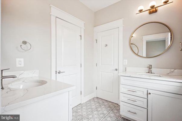 Bathroom, Dual Sink Vanities, Interior