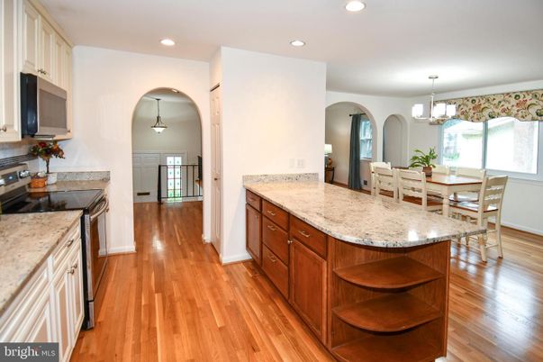 Chandelier, Dining room, Interior, Kitchen, Pendant Lights, Recessed Lighting, Wood Texture Flooring