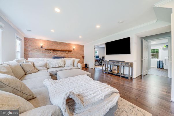 Bedroom, Interior, Living room, Recessed Lighting, Stone Walls, Wood Texture Flooring