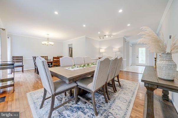 Chandelier, Dining room, Interior, Recessed Lighting, Wood Texture Flooring
