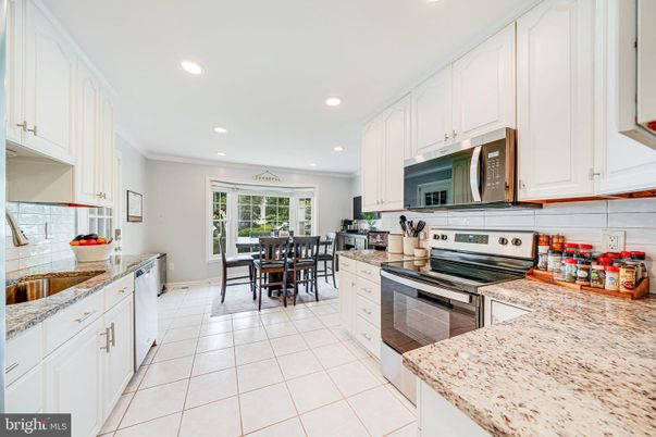 Dining room, Interior, Kitchen, Recessed Lighting, Stainless Steel Appliances