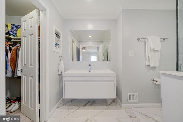 Bathroom, Interior, Marble, Recessed Lighting