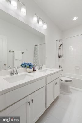 Bathroom, Dual Sink Vanities, Interior, Recessed Lighting
