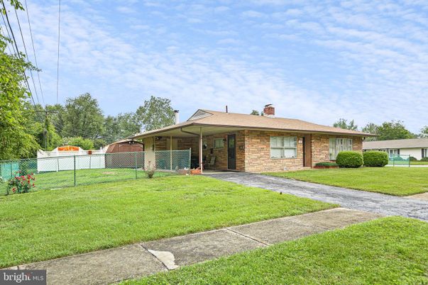 Backyard, Exterior, Facade, Brick Facade, Ranch