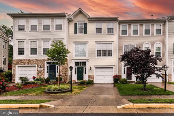 Attached, Exterior, Facade, Rowhouse
