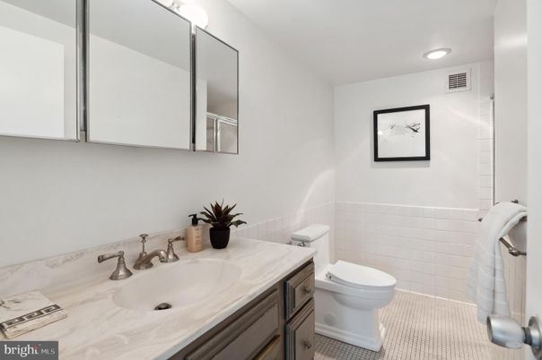 Bathroom, Interior, Recessed Lighting