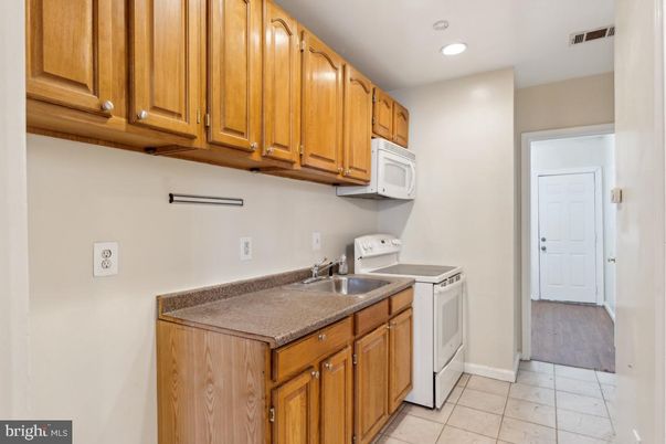 Interior, Kitchen, Recessed Lighting, Washer