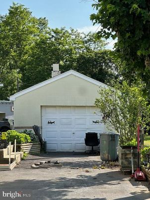 Detached Garage, Exterior