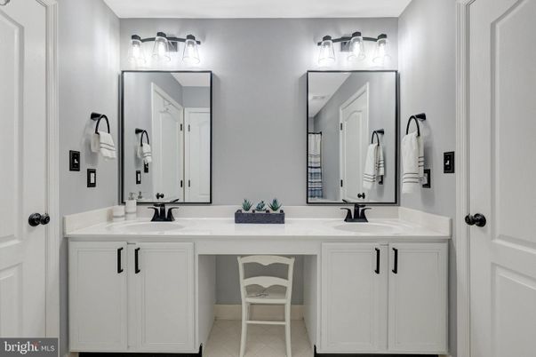 Bathroom, Dual Sink Vanities, Interior